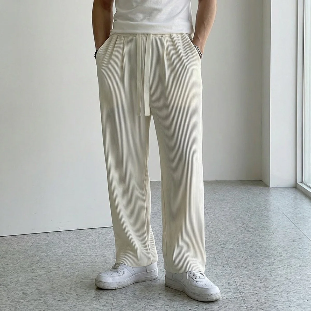GS No. 146 Pleated Loose Sweatpants - Image 5